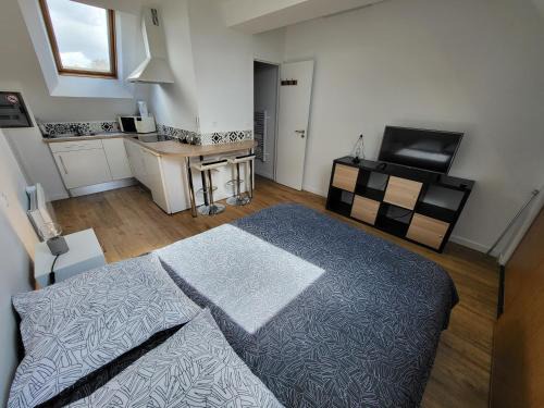 Chateaubourg Apartment | Châteaubourg Studio: Ideal for Families with Hot Tub Access