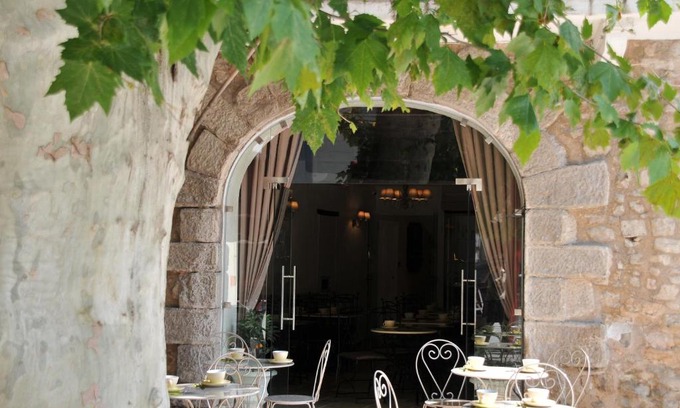 Trets Hotel | Pet-Friendly Stay at Châteaux Demeures Vallée de L'Arc