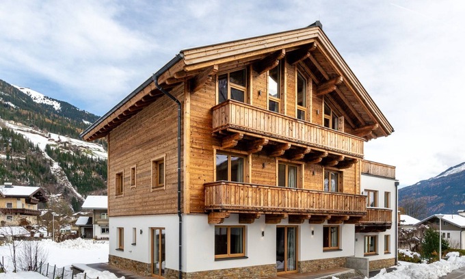 Schonbach Ski Chalet | Relaxing Chalet in Neukirchen am Großvenediger with Sauna