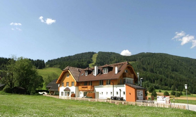 Sankt Margarethen im Lungau Apartment | Prime Apartment in St. Margarethen with Kitchen & Breakfast
