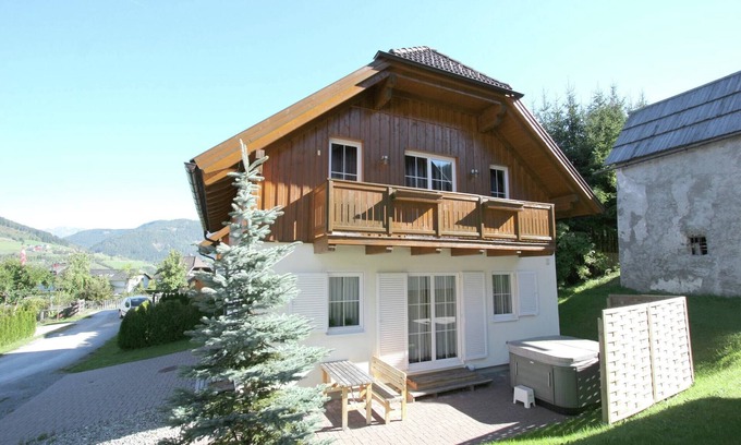 Sankt Margarethen im Lungau Ski Chalet | Relaxing Chalet in Lungau with Hot Tub and Sauna Access