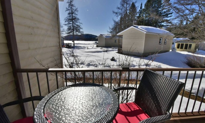 Sainte-Lucie-des-Laurentides House | Chalet La Terre: Spa Retreat with Beachfront Access