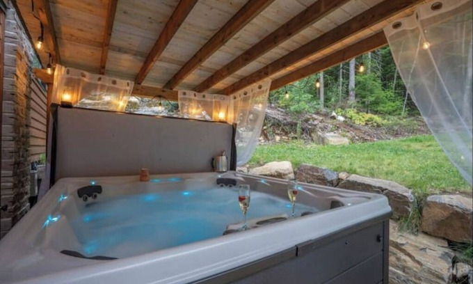 Sainte-Marcelline-de-Kildare Ski Chalet | Experience Chalet Le Vallon Royal & SPA: 10/10 Guest Rated