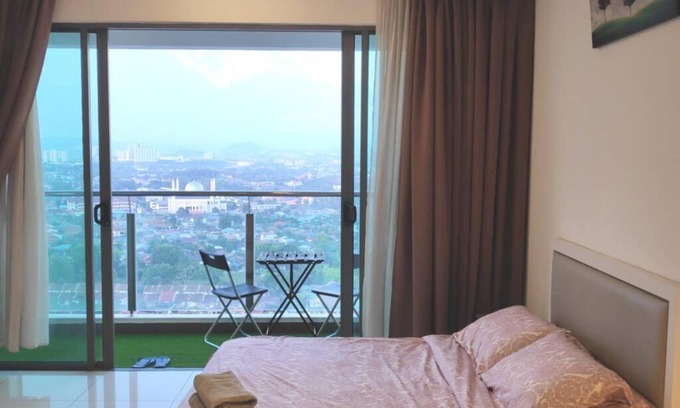 Bangi Sentral Apartment | Cozy Studio @ EVO SOHO: Pool, TV & Netflix Included