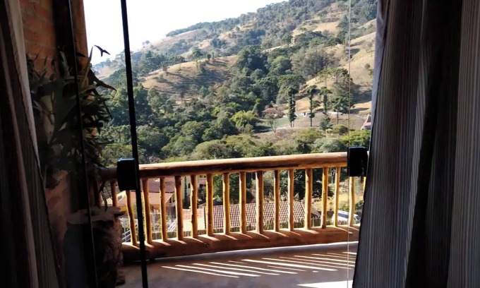 Costas Ski Chalet | Cozy Chalezinho in Gonçalves: Pet-Friendly & Family Ready