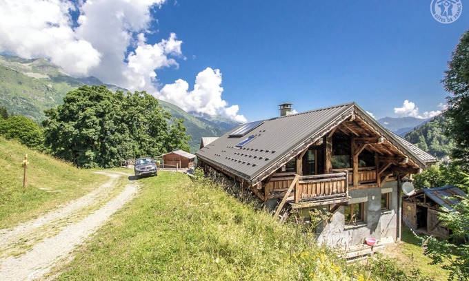Saint-Colomban-des-Villards House | Cozy Chalet DU Coin: Family-Friendly Retreat with Kitchen