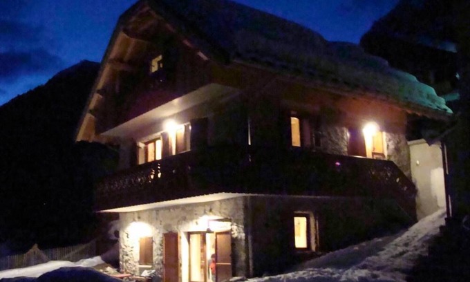 Saint-Colomban-des-Villards Ski Chalet | Cozy Cottage Steps Away from Ski Slopes with Pool Access