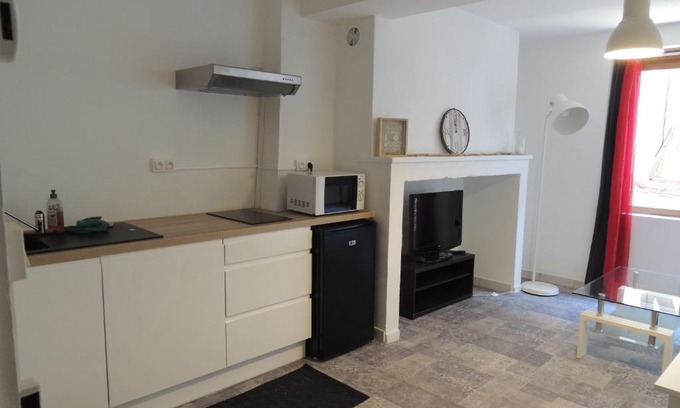 Chablis Apartment | Central Chablis: Guest Rated 8/10 for Your Next Stay