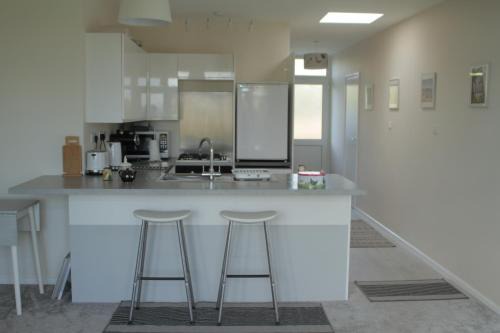 Tickenham Apartment | Impressive Chacao Hotel: 4-Star with Wheelchair Access