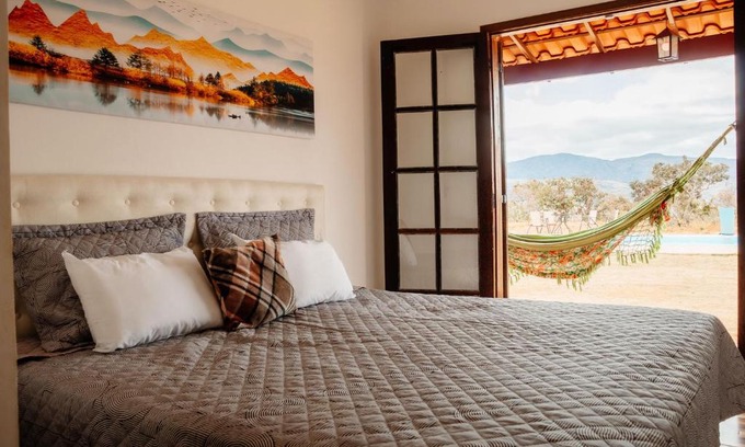 Santana do Riacho House | Relaxing Retreat with Pool and Hot Tub in Curral Queimado