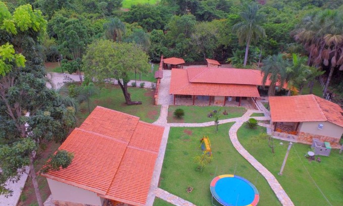 Pirenopolis House | Chacara Esperança: Pet-Friendly Retreat with Pool & Breakfast