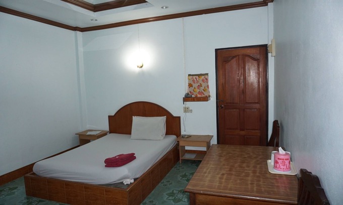 Pak Phanang Hotel | Charming Chai Talae Resort: Perfect for Families and More