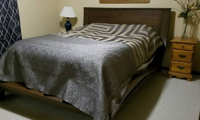 King House | Escape to Pinehaven: Pet-Friendly Retreat by the Lake
