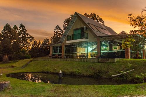Jaguariaiva Hotel | Pet-Friendly Retreat at Chakras Pousada - Guest Rated 9/10