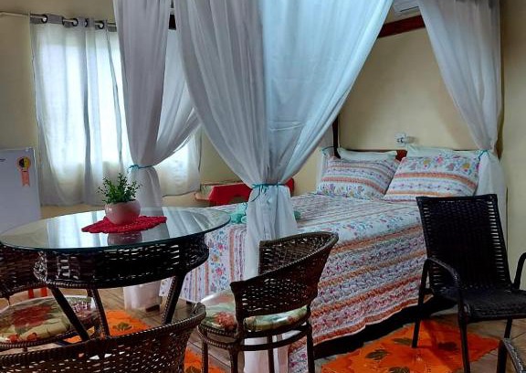 Praia Grande Ski Chalet | Cozy Chalé: Quality Stay with Pool & Hot Tub Amenities