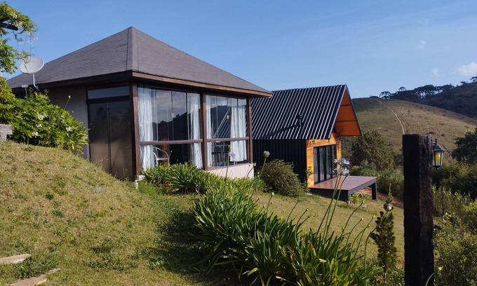 Campos do Jordao Ski Chalet | Chalé Acima das Nuvens: Relaxing Retreat Near the Center