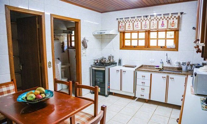 Campos do Jordao Apartment | Chalé Belga: Family-Friendly Retreat Near Capivari Center