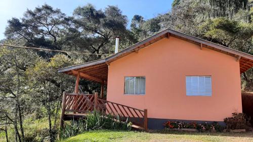 Sapucai-Mirim House | Discover Chalé Cantinho do Vale: Family & Pet Friendly Stay