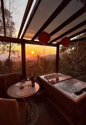 Tres Coroas Apartment | Relaxing Chalé with Hot Tub Near the Buddhist Temple