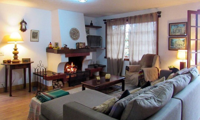 Vila Everest Ski Chalet | Cozy Chalé with Fireplace & Wi-Fi in Campos do Jordão