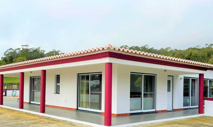 Angra do Heroismo Villa | Exceptional Chalé D´Angra Guest House with Family Amenities