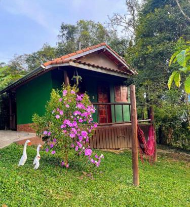 Lajinha House | Pet-Friendly Retreat at Chalé da Flor - Rated 9.7/10!