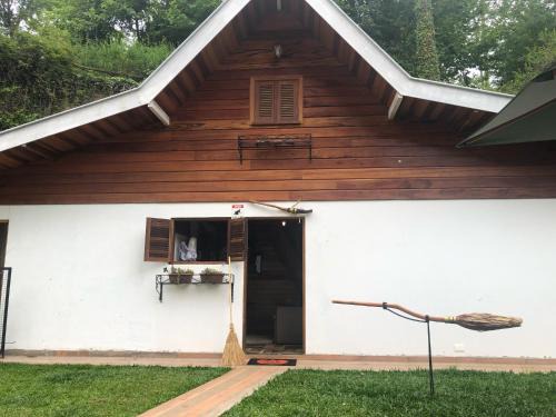 Colinas Capivari Ski Chalet | Discover Chalé da Magia: Pet-Friendly Getaway with Top Reviews