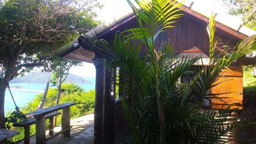 Arraial do Cabo Cabin | Pet-Friendly Chalé de Pedras with Ocean Views at Pontal