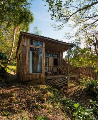 Praia Grande Cabin | Pet-Friendly Chalé Envidraçado with Hot Tub in Itaimbezinho