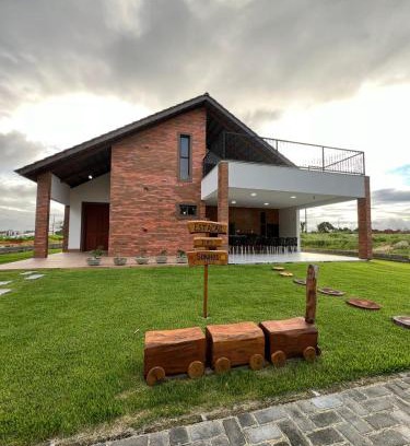 Bananeiras House | Charming Chalé Estação dos Sonhos: 10/10 Pet-Friendly Retreat