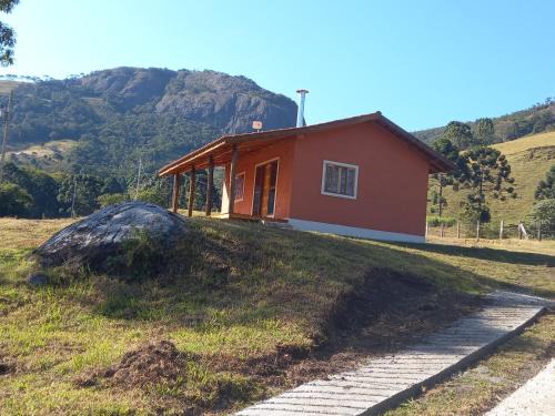 Sapucai-Mirim Ski Chalet | Top-Rated Chalé Flor de ypê with Family and Pet-Friendly Perks