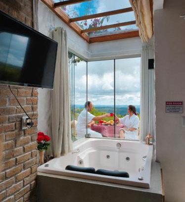 Serra de Sao Bento Ski Chalet | Romantic Chalé Formoso with Hot Tub & Breakfast Included