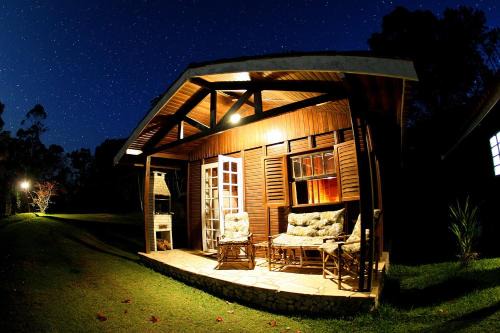 Juquitiba House | Chalé Heliconia: Family-Friendly Retreat with Pool & Hot Tub