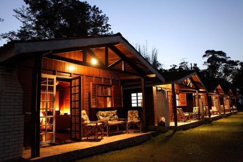 Juquitiba Cabin | Chalé Hibisco Amarelo: Oceanfront Bliss with Amazing Amenities