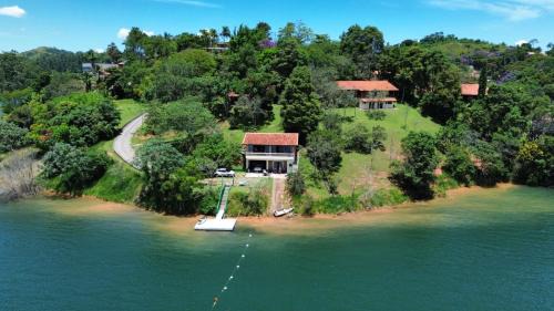Jacarei House | Oceanfront Retreat at Chalé Karin Sampaio - Guest Rated 9.8
