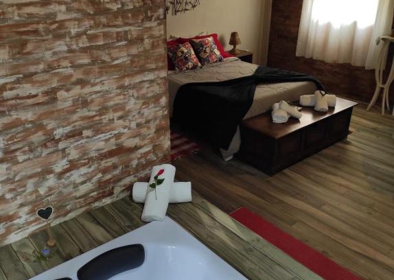 Sao Francisco Xavier House | Pet-Friendly Chalé Lavanda with Hot Tub & Scenic Trails