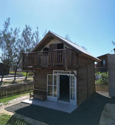 Balneario Arroio do Silva Ski Chalet | Chalé Mar a Vista: Beachfront Retreat with Ocean Views