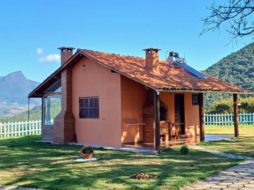 Aiuruoca Other | Pet-Friendly Chalé Mirante Da Guapiara with Hot Tub