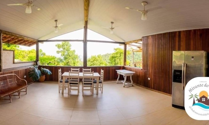 Felix Ski Chalet | Pet-Friendly Chalé Mirante do Félix with Pool & Kitchen