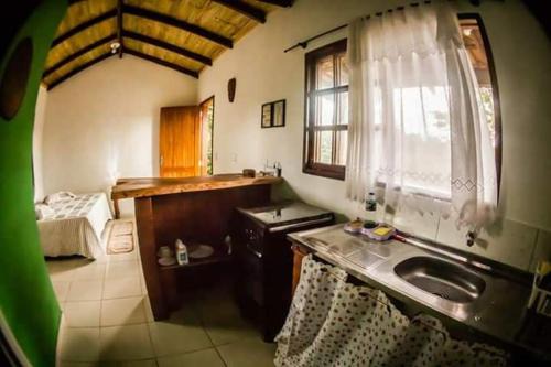 Alto Paraiso de Goias Cabin | Inviting Chalé Nova Aurora: Pet-Friendly Retreat with Spa