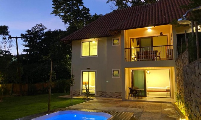 Guaramiranga Ski Chalet | Relaxing Chalé Novo: 4-Bedroom Oasis with Hot Tub & Pool