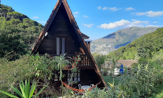 Teresopolis Ski Chalet | Relaxing Retreat at Chalé Paraíso with Pet-Friendly Amenities