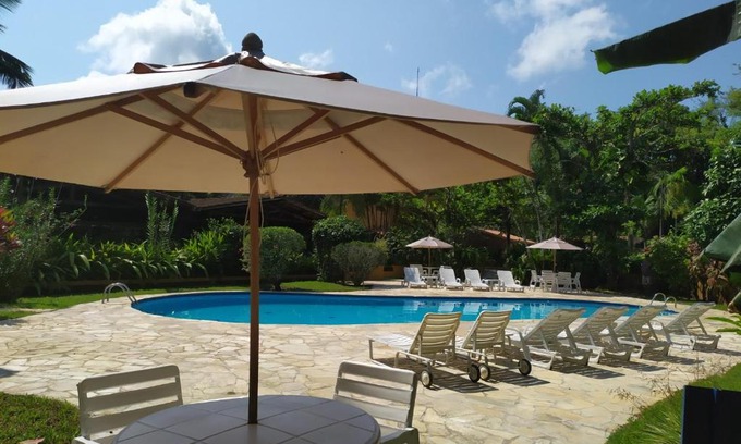 Boicucanga Beach Ski Chalet | Pet-Friendly Chalé Pousada da Aldeia with Ocean View Pool