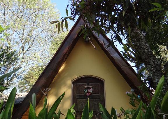 Jacarei Bed & Breakfast | Pet-Friendly Chalé Rancho Aratama with Pool & Kitchen