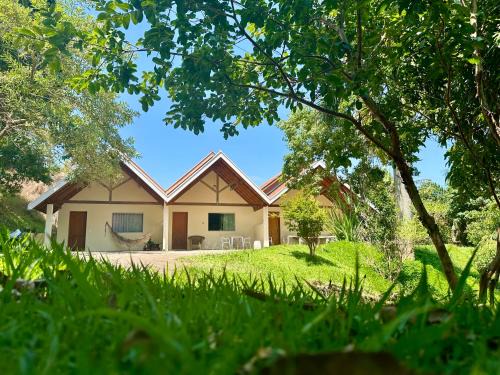 Aguas de Lindoia House | Idyllic Chalé Recanto Luz Da Montanha With Pool & Restaurant