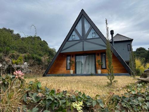 Ibicare Other | Scenic Chalé with Valley View and Grill near City Center
