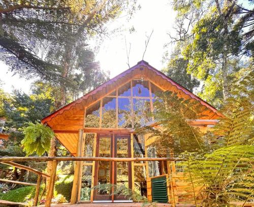Campos do Jordao House | Experience Chalé Samambaia: 4-Star Retreat with Hot Tub