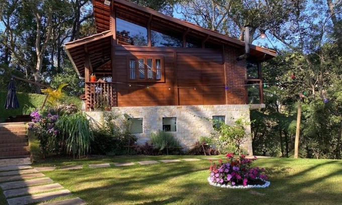 Mairipora Ski Chalet | Pet-Friendly Chalé Sete Estrelas with Spa and Hot Tub