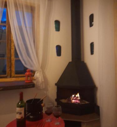 Gravatal House | Pet-Friendly Chalé Sol da Montanha with Oceanfront Pool