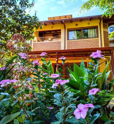 Alto Paraiso de Goias Ski Chalet | Cozy Chalé Sossego & Casa Flora: Family-Friendly Retreat